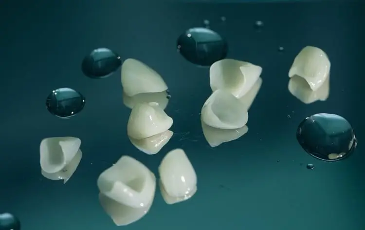 Zirconia vs Porcelain Crowns: Durability, Aesthetics & Cost
